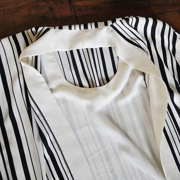 Flare Abaya Dress Striped Front Open Elasticated Cuffs Cream/ Black Size M - Picture 8 of 8